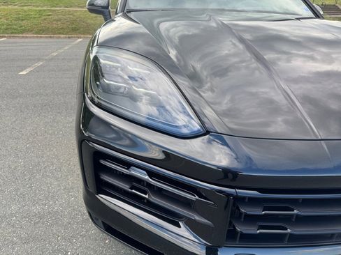Certified 2025 Porsche Cayenne Coupe AWD/4WD image 13