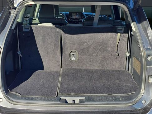 Used 2021 Toyota Highlander XLE image 9