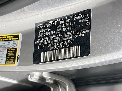 Used 2024 Hyundai Venue SEL FWD image 29