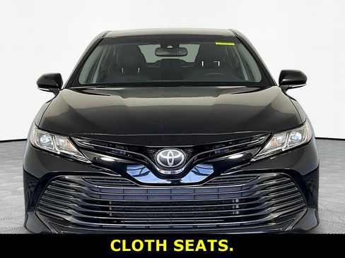 Used 2018 Toyota Camry LE w/ Convenience Package FWD image 2