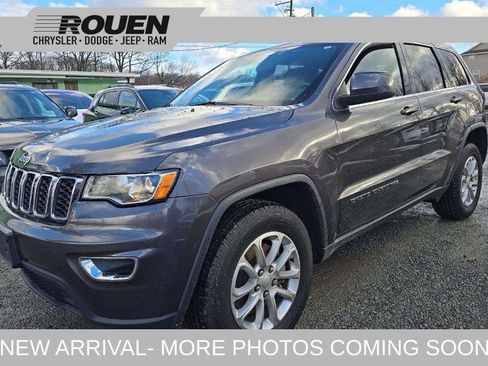 Used 2021 Jeep Grand Cherokee Laredo image 1
