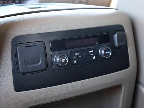 Used 2020 Chevrolet Suburban Premier AWD/4WD image 23