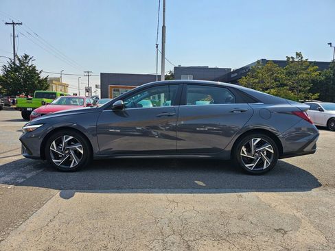Used 2024 Hyundai Elantra SEL w/ Convenience Package image 4