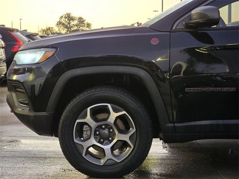 Used 2022 Jeep Compass Trailhawk image 5