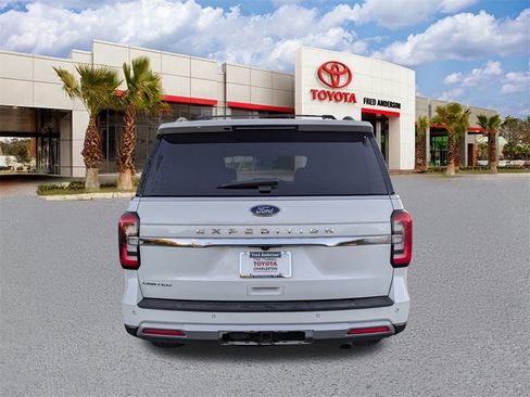Used 2022 Ford Expedition Limited image 5