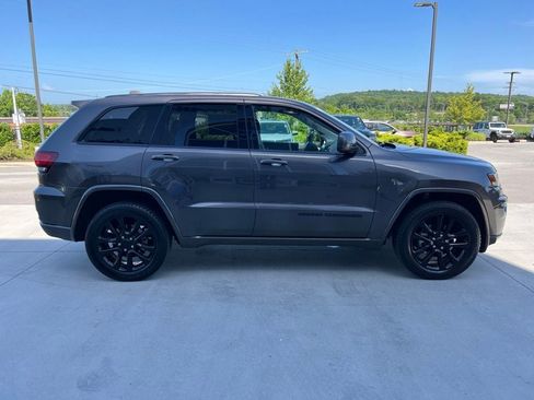 Used 2020 Jeep Grand Cherokee Altitude AWD/4WD image 22