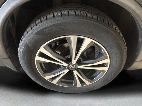 Used 2020 Nissan Rogue SV w/ Premium Package image 30