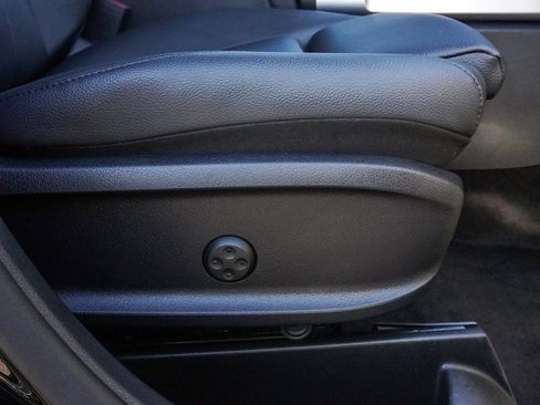 Used 2025 Mercedes-Benz GLB 250 4MATIC image 27