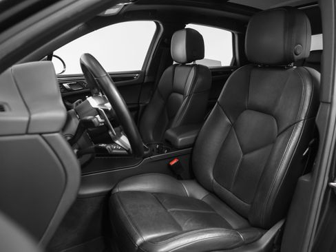 Certified 2017 Porsche Macan AWD/4WD image 40
