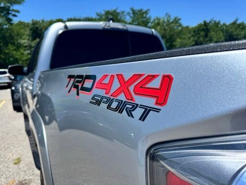 Used 2020 Toyota Tacoma TRD Sport w/ Technology Package AWD/4WD image 8