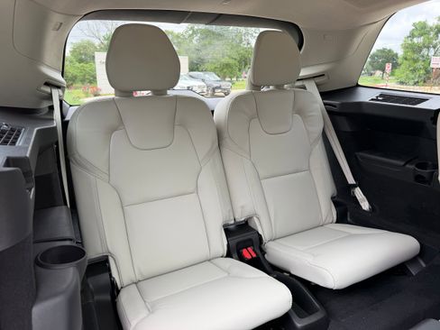 Certified 2024 Volvo XC90 T8 Ultimate w/ Lounge Package AWD/4WD image 14