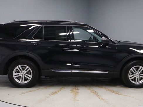 Certified 2022 Ford Explorer XLT w/ Equipment Group 202A image 13