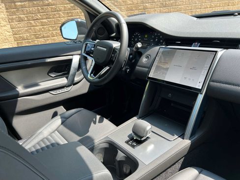 Certified 2025 Land Rover Discovery Sport Dynamic SE image 11