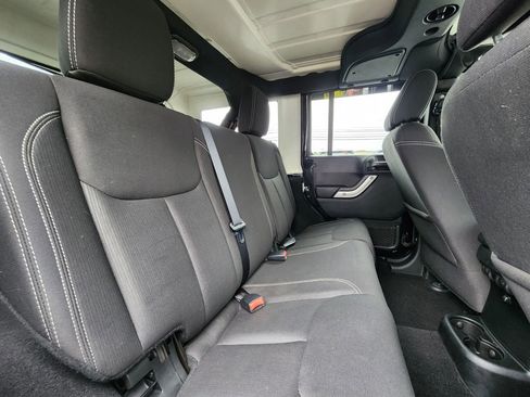 Used 2017 Jeep Wrangler Unlimited Sahara w/ Connectivity Group image 47