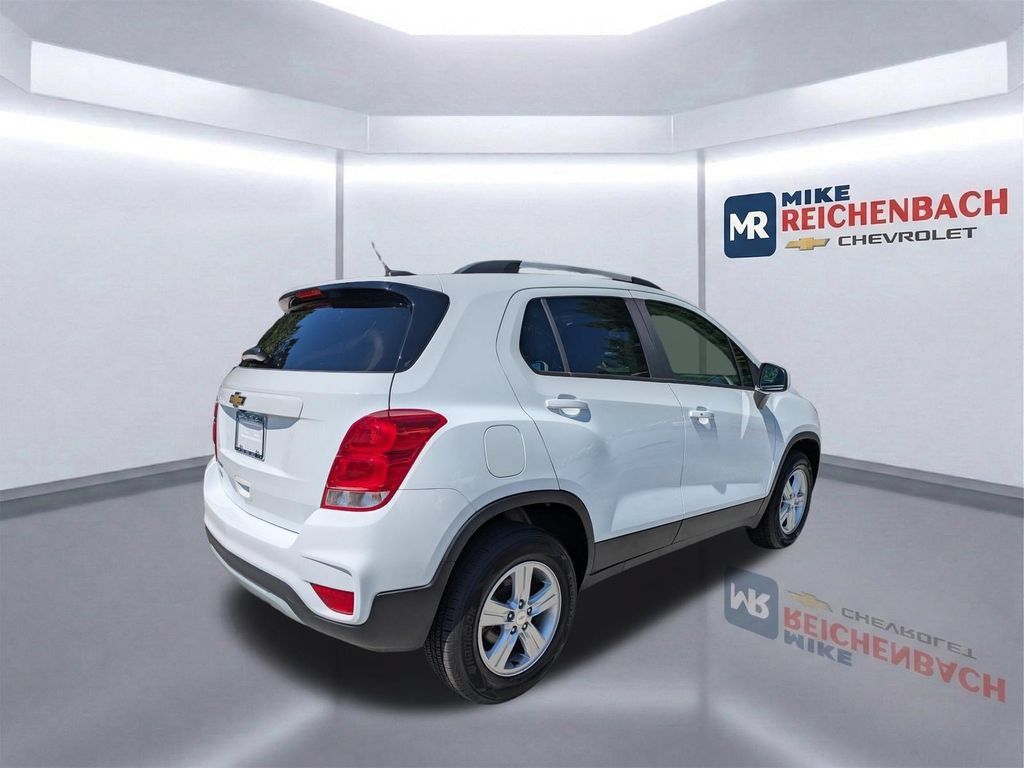 Used 2022 Chevrolet Trax LT w/ LT Convenience Package AWD/4WD image 4