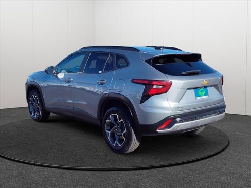 Certified 2025 Chevrolet Trax LT image 3