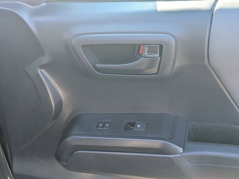 Used 2022 Toyota Tacoma SR image 32