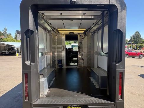 Used 2024 Chevrolet Brightdrop 400 w/ Commercial Equipment Package AWD/4WD image 4