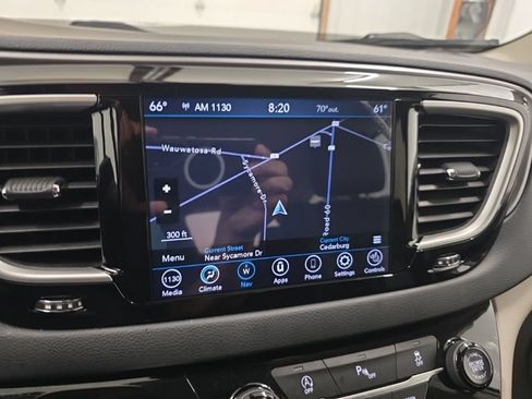 Used 2020 Chrysler Pacifica Touring-L Plus FWD image 21