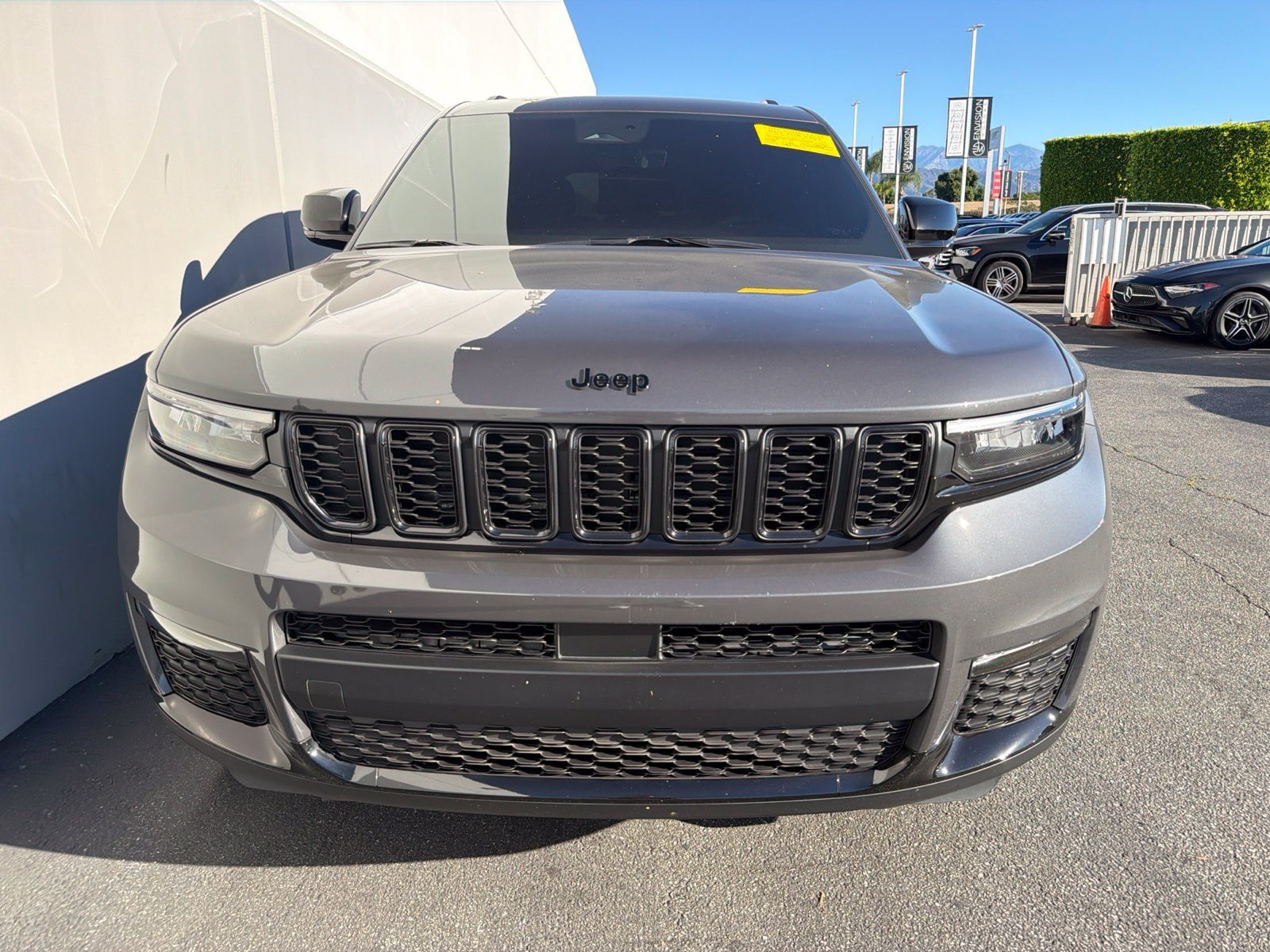 Used 2025 Jeep Grand Cherokee L Limited w/ Black Appearance Package AWD/4WD image 4