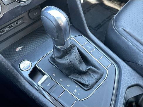 Used 2019 Volkswagen Tiguan SE w/ Panoramic Sunroof Package FWD image 16