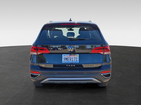 Used 2024 Volkswagen Taos SE w/ Panoramic Sunroof Package image 5