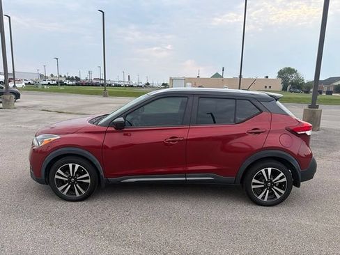 Used 2019 Nissan Kicks SR FWD image 3