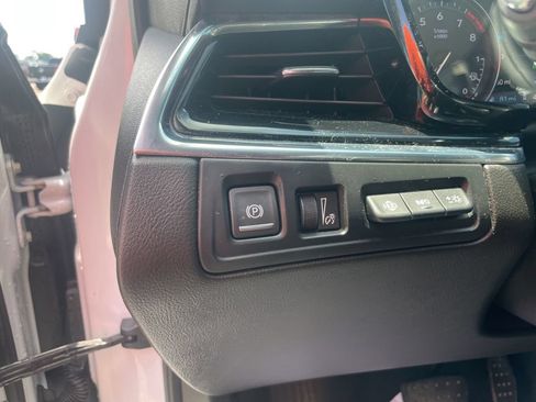 Used 2023 Cadillac XT6 Premium Luxury w/ Technology Package FWD image 19