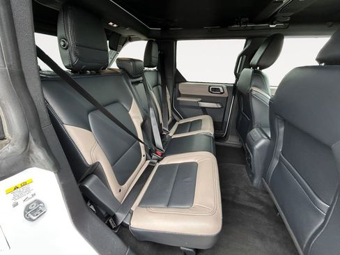 Used 2023 Ford Bronco Wildtrak image 11