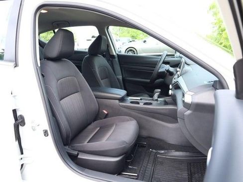 Certified 2025 Nissan Altima 2.5 SV FWD image 13