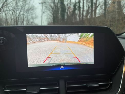 Used 2025 Chevrolet Trax LT image 17