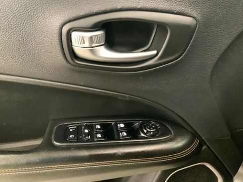 Used 2018 Jeep Compass Latitude image 28