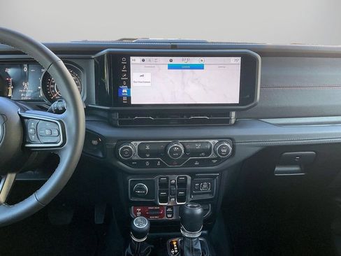 Certified 2025 Jeep Wrangler Unlimited Rubicon image 13