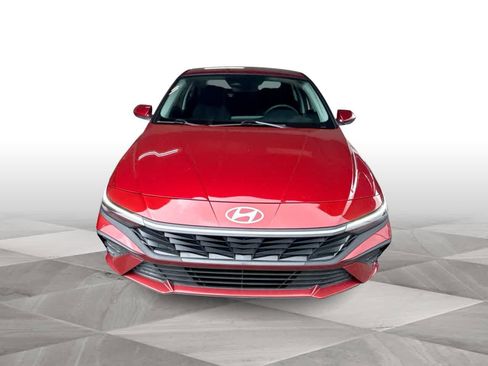 Used 2025 Hyundai Elantra SE FWD image 3