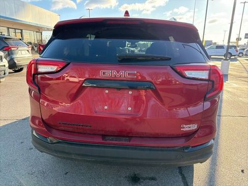 Used 2024 GMC Terrain SLE w/ Elevation Edition image 4