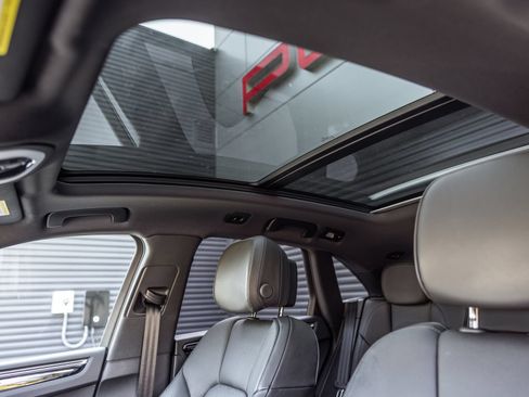 Certified 2026 Porsche Macan AWD/4WD image 15