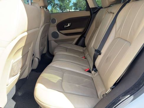 Used 2016 Land Rover Range Rover Evoque SE image 11