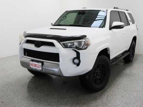 Used 2017 Toyota 4Runner TRD Off-Road Premium AWD/4WD image 2