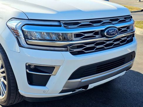 Used 2023 Ford Expedition Platinum image 3