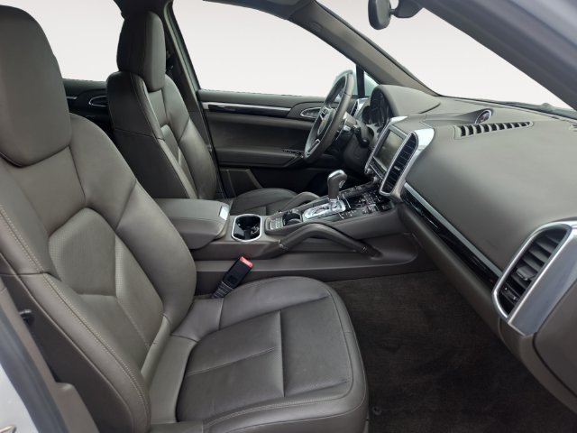 Used 2016 Porsche Cayenne AWD/4WD image 15
