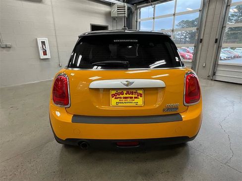 Used 2015 MINI Cooper 2-Door Hardtop image 4