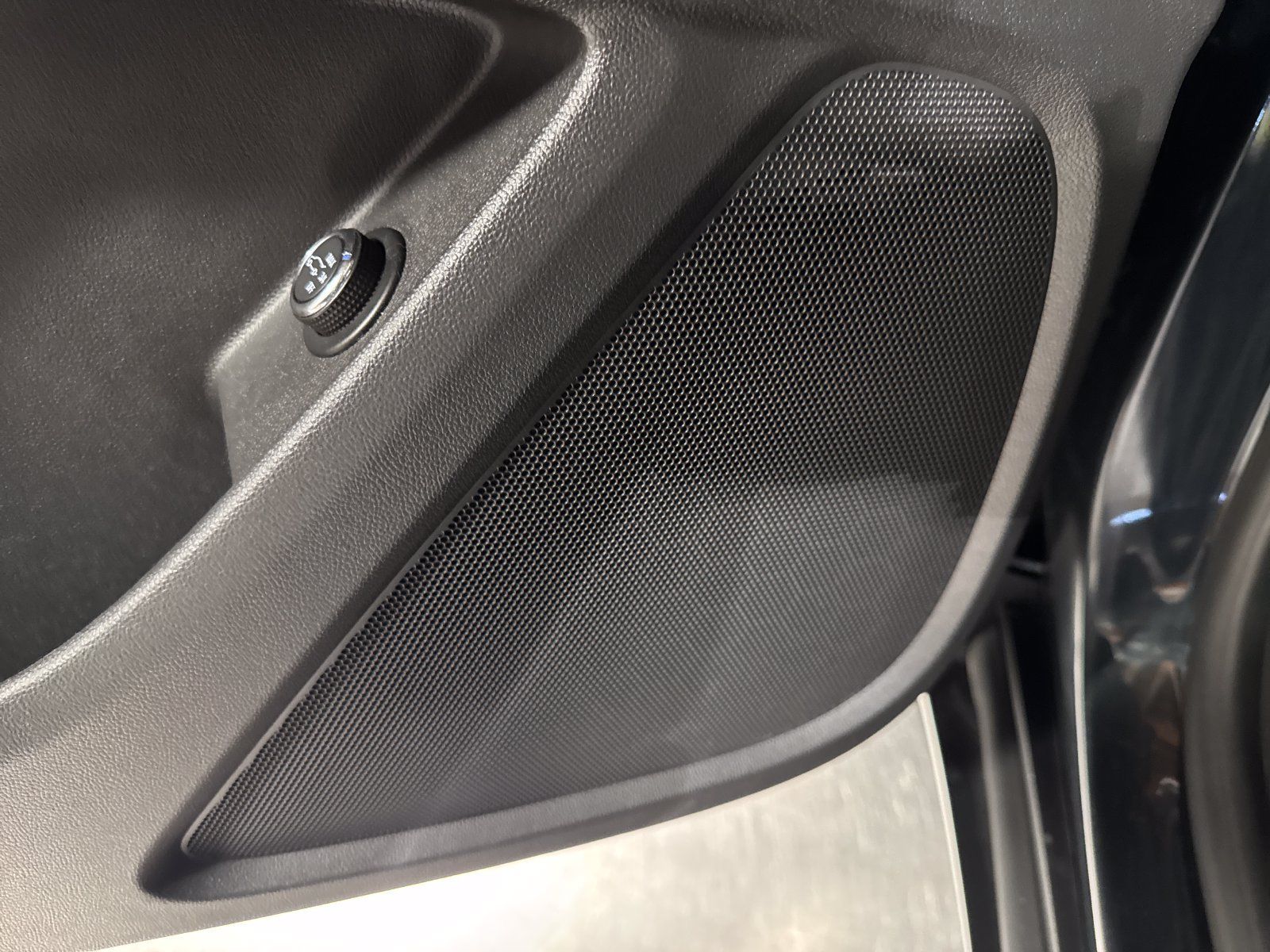 Used 2019 Chevrolet Traverse LT w/ LPO, Floor Liner Package AWD/4WD image 17
