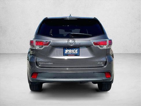 Used 2015 Toyota Highlander XLE FWD image 4