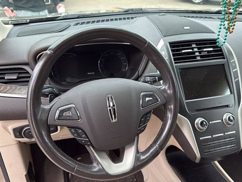 Used 2019 Lincoln MKC Reserve w/ MKC Climate Package AWD/4WD image 17