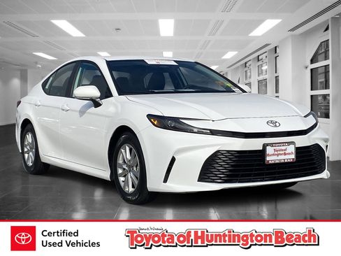 Certified 2025 Toyota Camry LE image 1