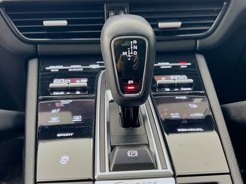 Used 2023 Porsche Cayenne Platinum Edition AWD/4WD image 17