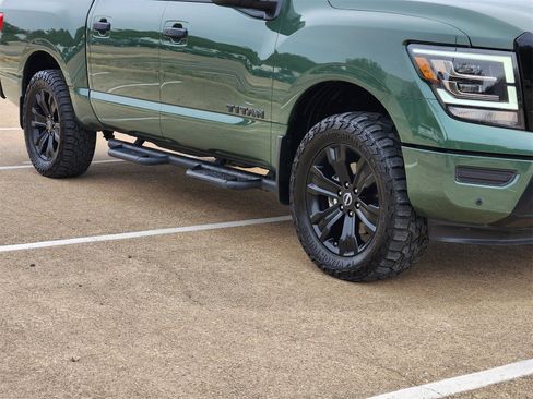 Used 2024 Nissan Titan SV w/ SV Bronze Edition Package image 11