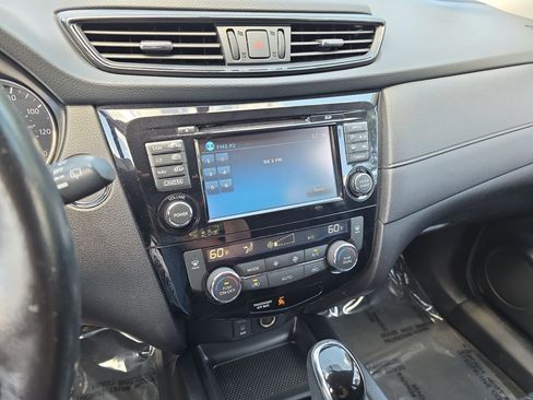 Used 2017 Nissan Rogue SV w/ SV Premium Package AWD/4WD image 18