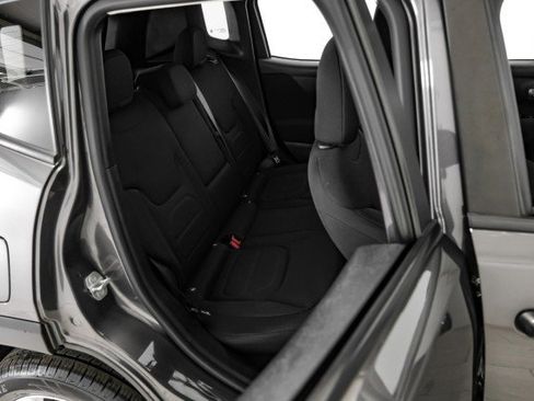 Used 2019 Jeep Renegade Latitude w/ Popular Equipment Group image 32