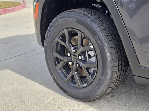 New 2025 Jeep Grand Cherokee L Altitude image 6